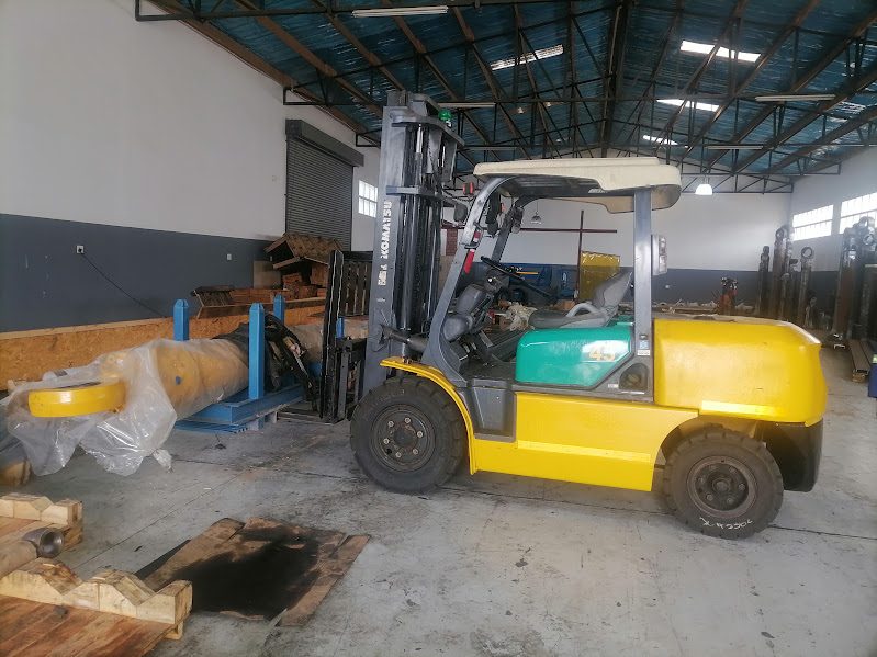 Forklift inspection in a workshop